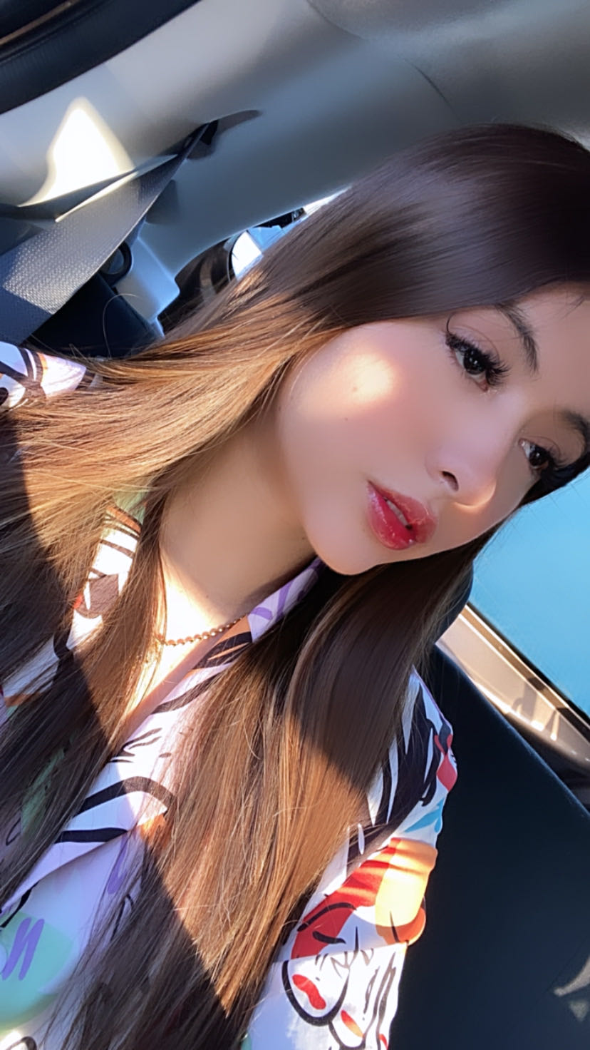 Fany — mujer real en videollamada en vivo